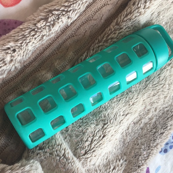Ello glass and silicon sleeve water bottle - Picture 3 of 3